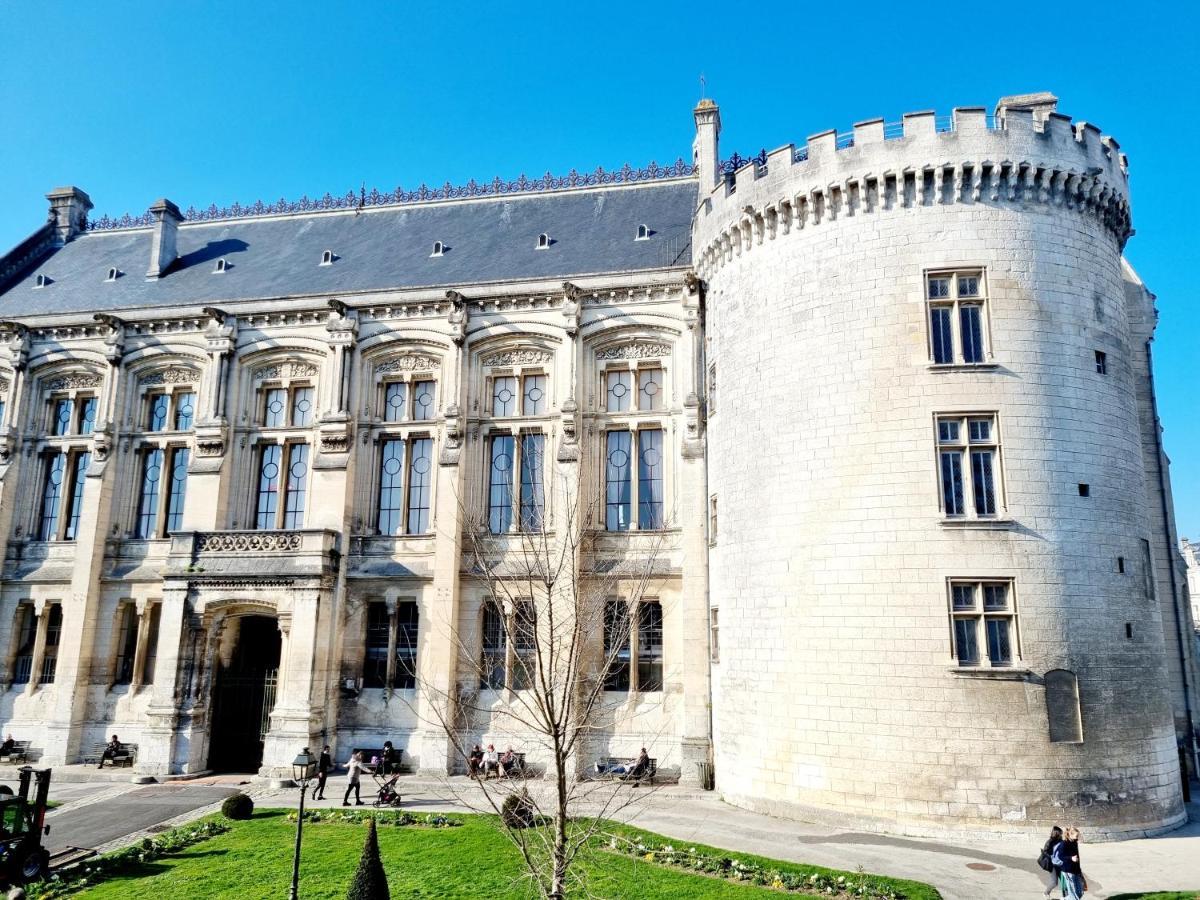 Face A L'Hotel De Ville Grand Et Lumineux Appartement Ανγκουλέμ Εξωτερικό φωτογραφία