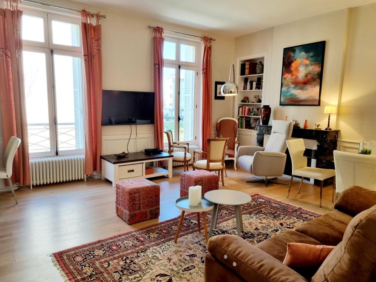 Face A L'Hotel De Ville Grand Et Lumineux Appartement Ανγκουλέμ Εξωτερικό φωτογραφία